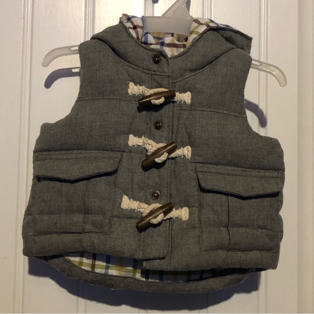 🩶Baby Gap 0-6 months Winter puffy vest Hooded toggle button up Grey boys so soft - Picture 2 of 9